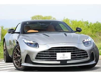 ASTON MARTIN DB12 - 1