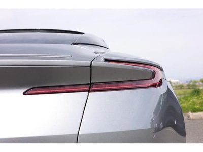 ASTON MARTIN DB12 - 8