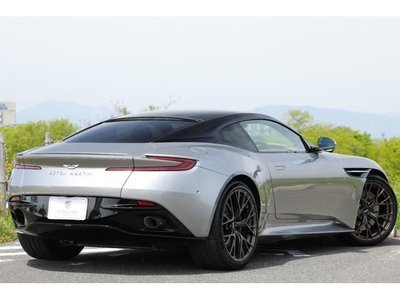 ASTON MARTIN DB12 - 6