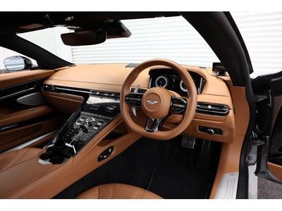 ASTON MARTIN DB12 - 3