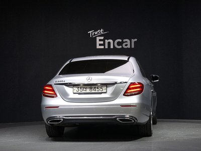 MERCEDES-BENZ E-CLASS - 4