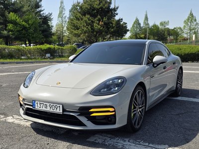 PORSCHE PANAMERA - 1