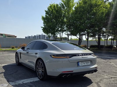 PORSCHE PANAMERA - 4