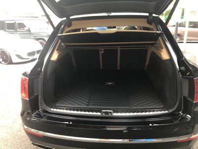 BENTLEY BENTAYGA - 7