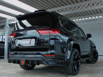 TOYOTA LAND CRUISER 300 - 5