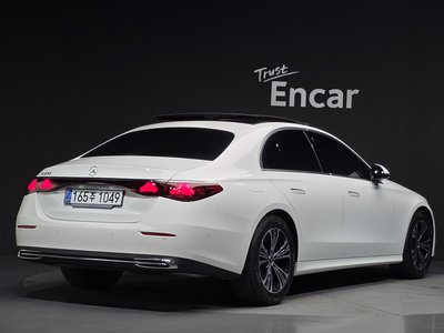 صورة 3 لـ 2025 Mercedes-BENZ E-CLASS