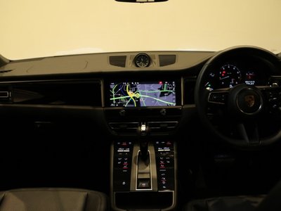 PORSCHE MACAN - 5