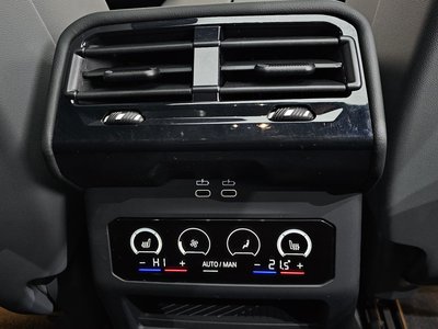 صورة مصغرة 38 لـ 2025 BMW 5 SERIES