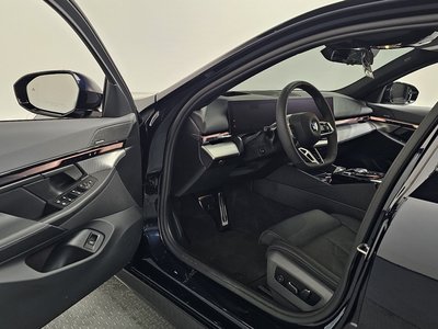 صورة مصغرة 13 لـ 2025 BMW 5 SERIES