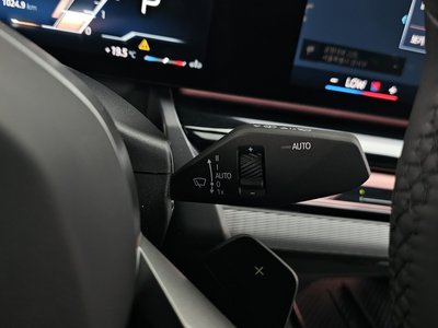 صورة مصغرة 30 لـ 2025 BMW 5 SERIES
