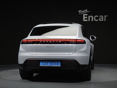 2025 Porsche MACAN 照片 3