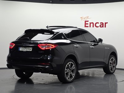 MASERATI LEVANTE - 3