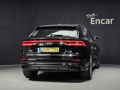 صورة 4 لـ 2021 AUDI Q8