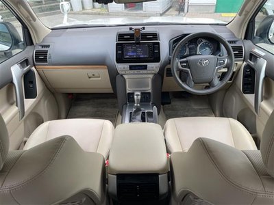 2023 Toyota LAND CRUISER PRADO photo 3