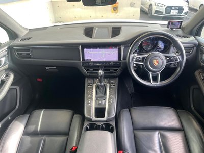 PORSCHE MACAN - 2