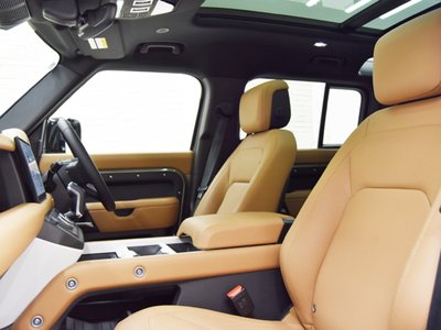 LAND ROVER DEFENDER - 9