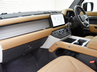 LAND ROVER DEFENDER - 10