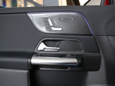 2025 Mercedes-BENZ GLA thumbnail 39