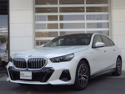 BMW 5 SERIES - 1
