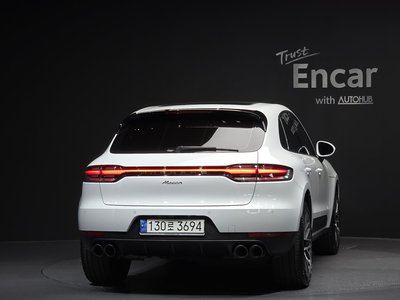 PORSCHE MACAN - 3