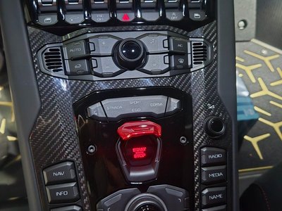 LAMBORGHINI AVENTADOR - 10