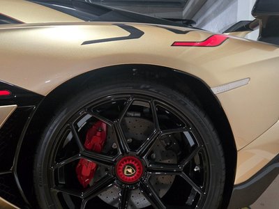 LAMBORGHINI AVENTADOR - 2