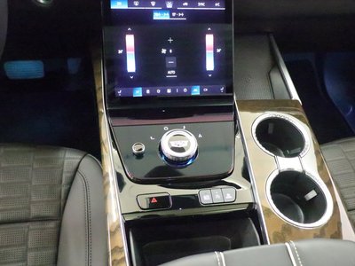 2025 Cadillac ESCALADE 缩略图 18