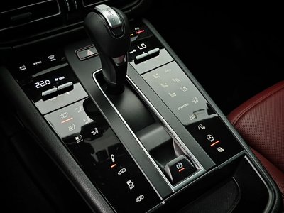 2022 Porsche MACAN — миниатюра 11