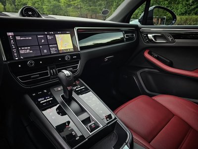 صورة 10 لـ 2022 Porsche MACAN