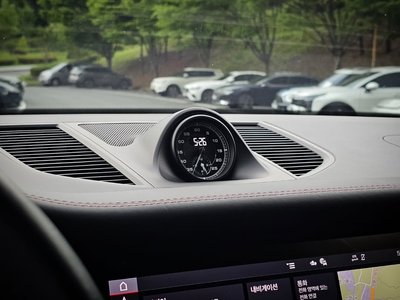 2022 Porsche MACAN — миниатюра 12