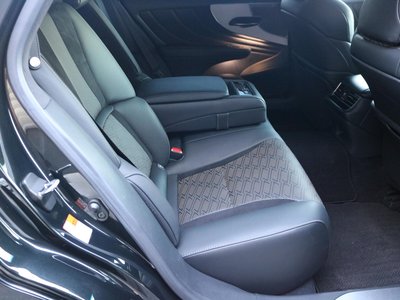 2021 Lexus LS photo 19