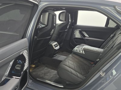 2023 BMW I7 — миниатюра 18
