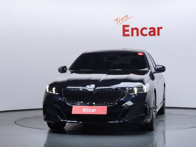 2025 BMW 5 SERIES photo 2