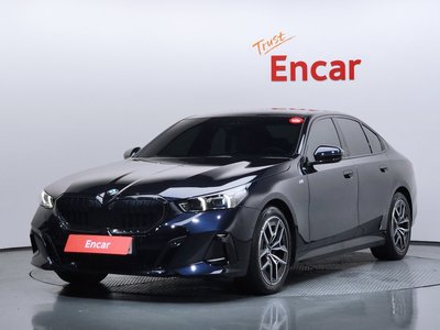 2025 BMW 5 SERIES photo 1