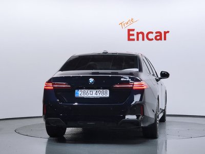 2025 BMW 5 SERIES photo 4