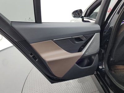 2025 BMW 5 SERIES — миниатюра 15
