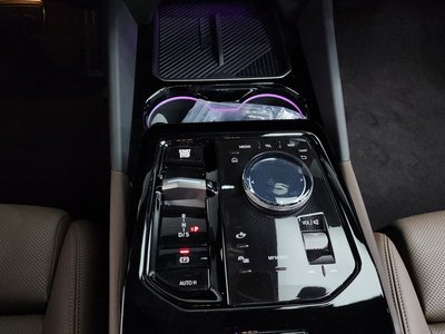 2025 BMW 5 SERIES — миниатюра 12