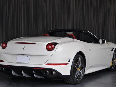 FERRARI CALIFORNIA T - 10