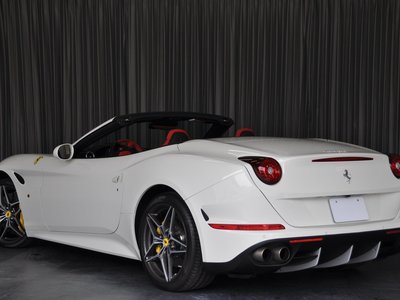 FERRARI CALIFORNIA T - 8