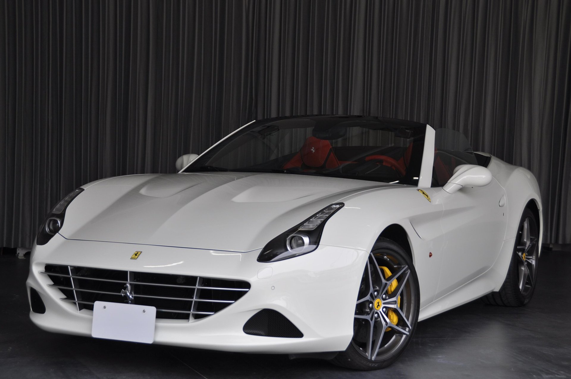 FERRARI CALIFORNIA T - View 1