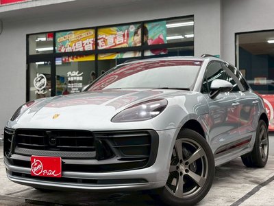 PORSCHE MACAN - 1