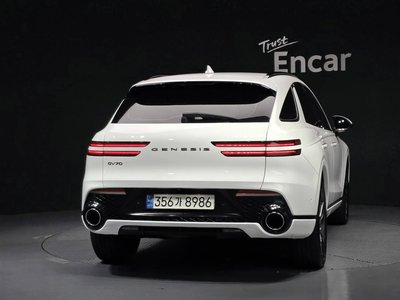 صورة 3 لـ 2022 Genesis GV70