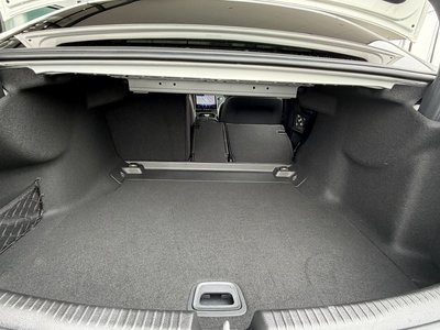 صورة مصغرة 32 لـ 2025 Mercedes-BENZ C-CLASS