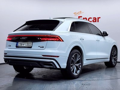 AUDI Q8 - 4