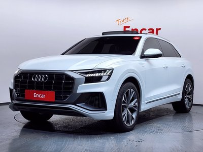 AUDI Q8 - 1