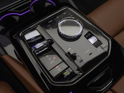 2024 BMW 5 SERIES — фото 9