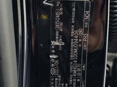 2021 Genesis G90 — миниатюра 28