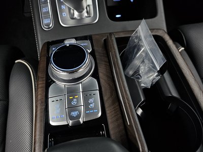 2021 Genesis G90 — миниатюра 12