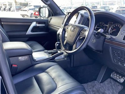 TOYOTA LAND CRUISER 200 - 9