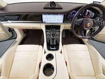 PORSCHE PANAMERA - 8